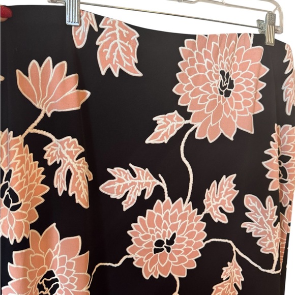 New York & Company Black/ Pink Floral Pencil Skirt  LARGE     #C - Picture 2 of 6